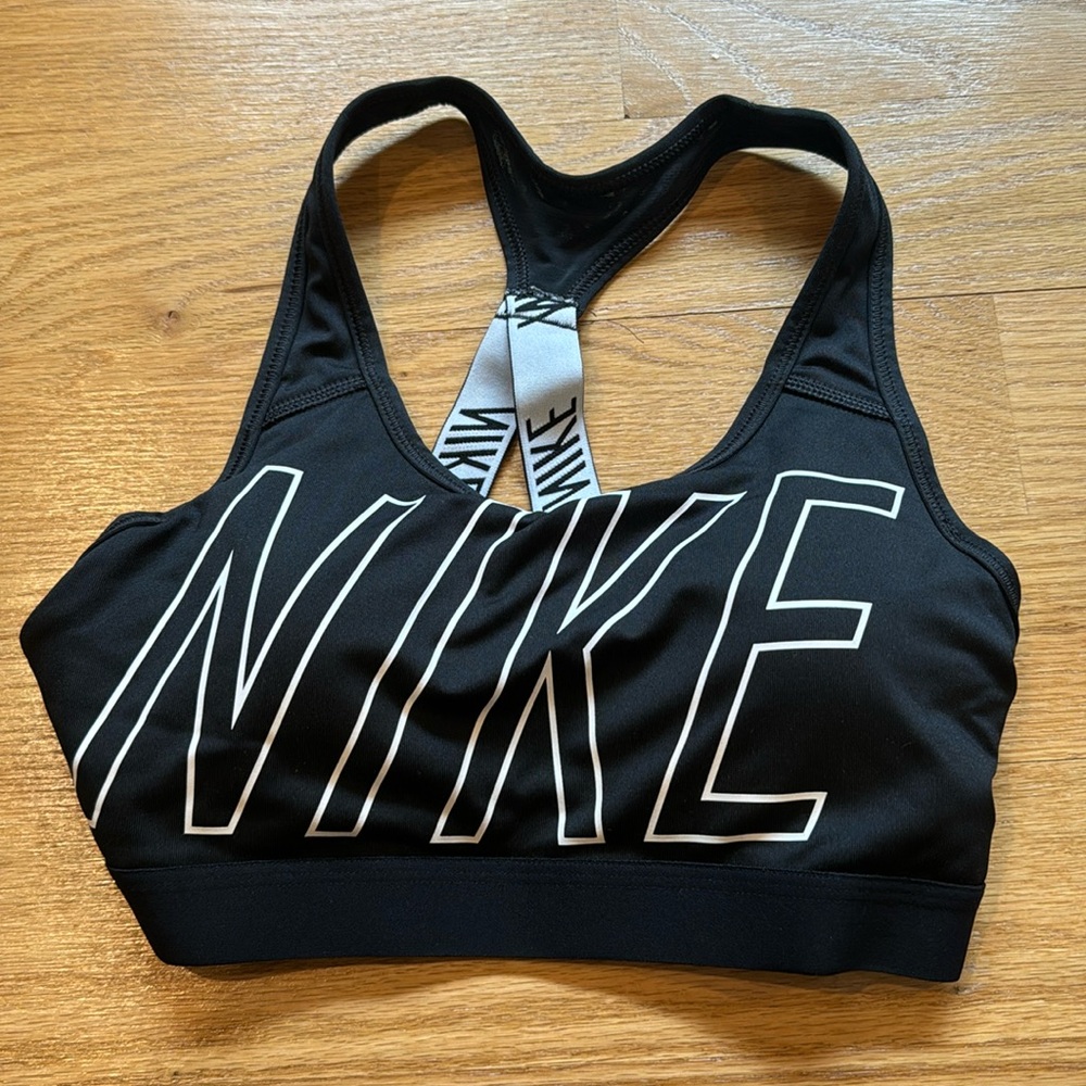 Nike sports bra size small